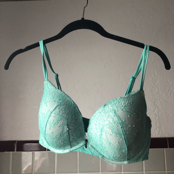 ⭐️Victoria’s Secret Very Sexy Push Up Bra 34DD⭐️ - Picture 4 of 8